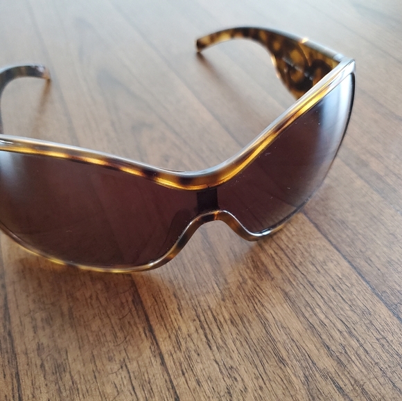 Dolce & Gabbana Sunglasses - Picture 8 of 11